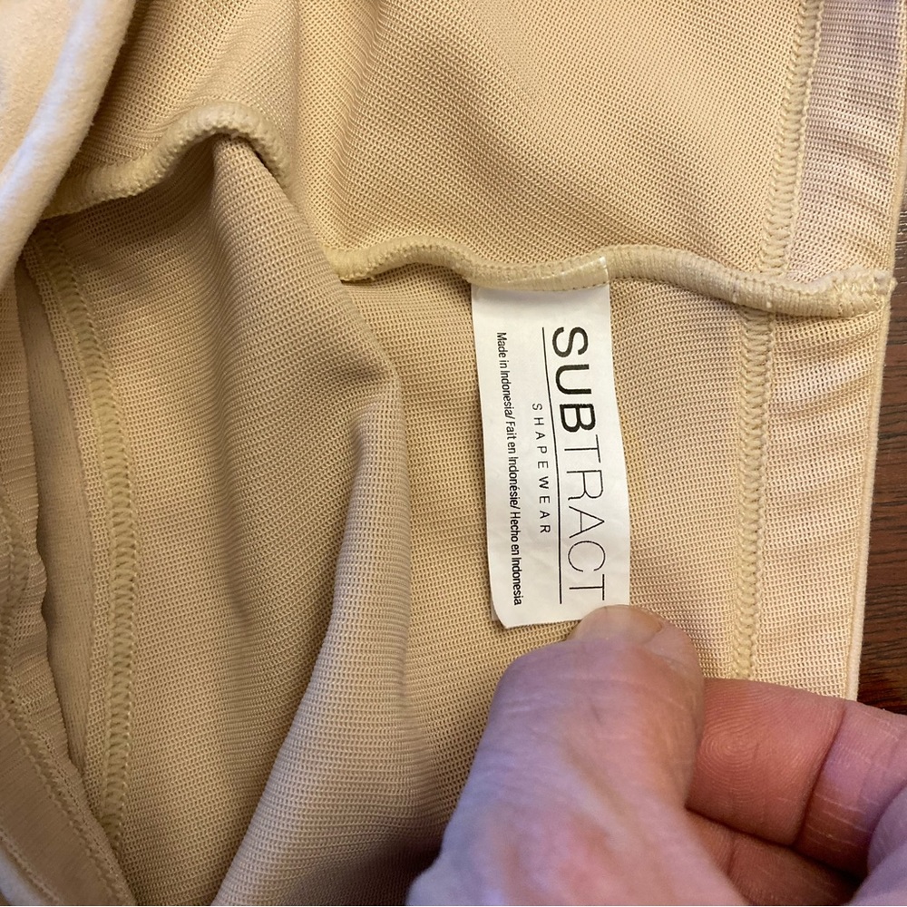 Subtract Shapewear size medium - Picture 3 of 4